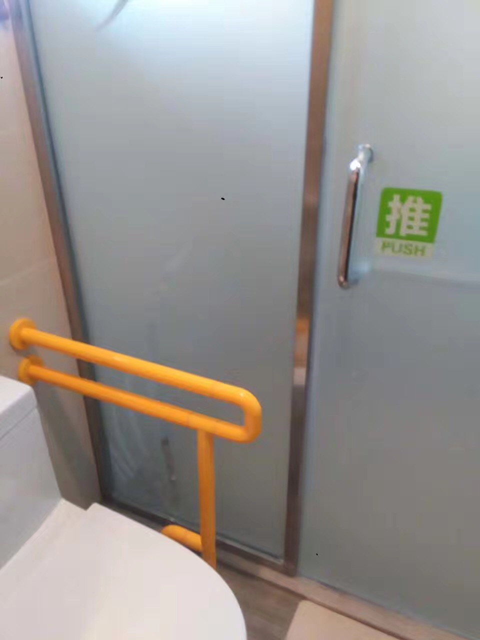 【云南】大理古鎮名宿客棧里的衛浴扶手