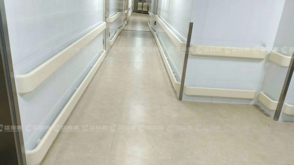 【深圳】聯(lián)投東方萬(wàn)怡酒店里的走廊防撞扶手安裝,包工包料一站式服務(wù)