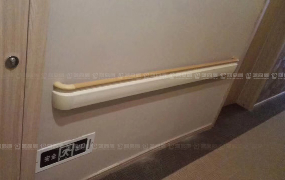 【四川】成都綠地集團康養酒店安裝PVC材質(zhì)的扶手或護墻板來(lái)保護墻面