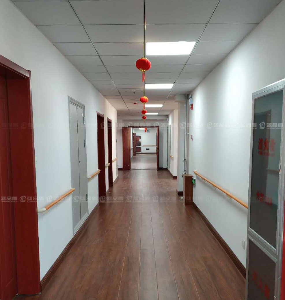 山東濰坊李家莊幸福公寓里的走道扶手、衛生間扶手現場(chǎng)安裝圖