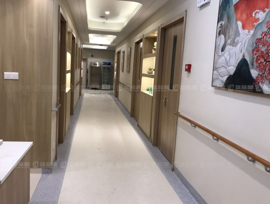 新品走廊扶手安裝案例圖馬上就來(lái)啦-江蘇南通千禾養老院
